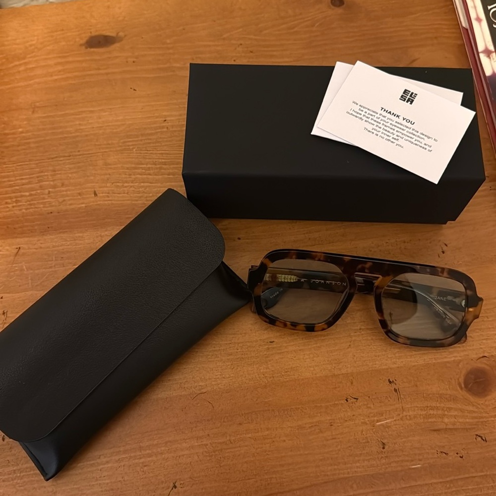NWT Elisa Johnson “Jane” Sunglasses in Tortoise Brown